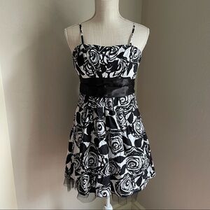 Poetry Floral Print Cocktail Dress‎ Size: M